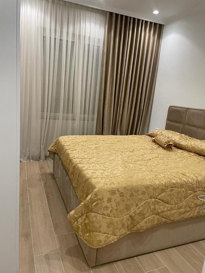 Apartment Center Kafe Flora Tirana